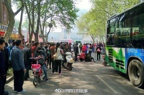 事故现场。图片来源于微博@平顶山那些事